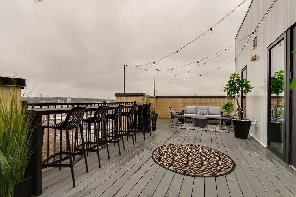 Luxury Balcony Retreat • Near Broadway *