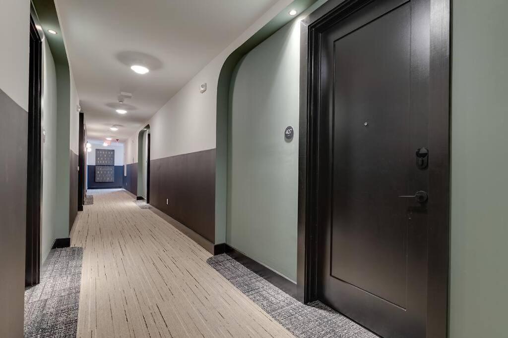 Luxury Balcony Retreat • Near Broadway