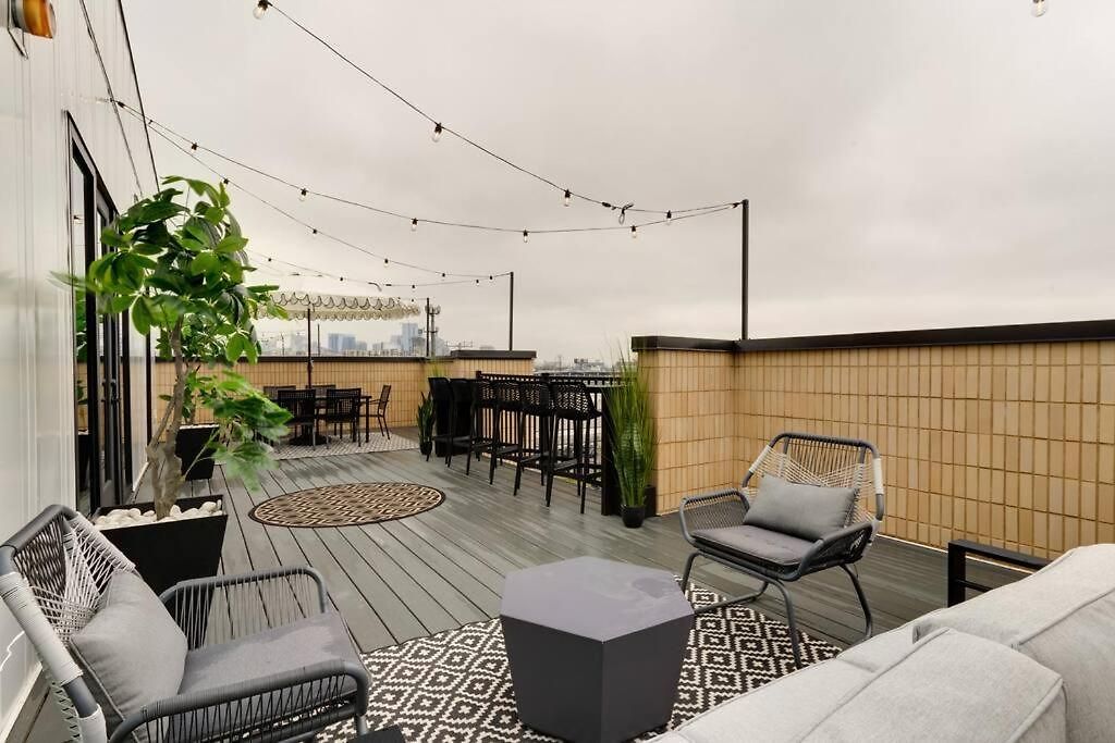 Luxury Balcony Retreat • Near Broadway