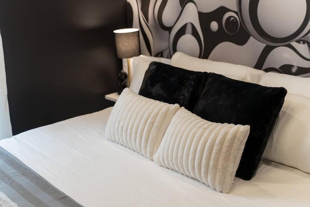 Luxury Balcony Retreat • Near Broadway * Nashville