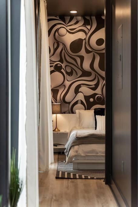 Luxury Balcony Retreat • Near Broadway Nashville