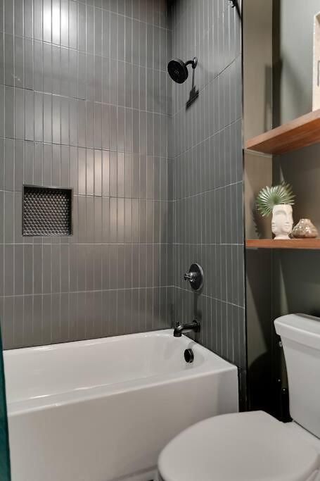 Luxury Balcony Retreat • Near Broadway * Nashville