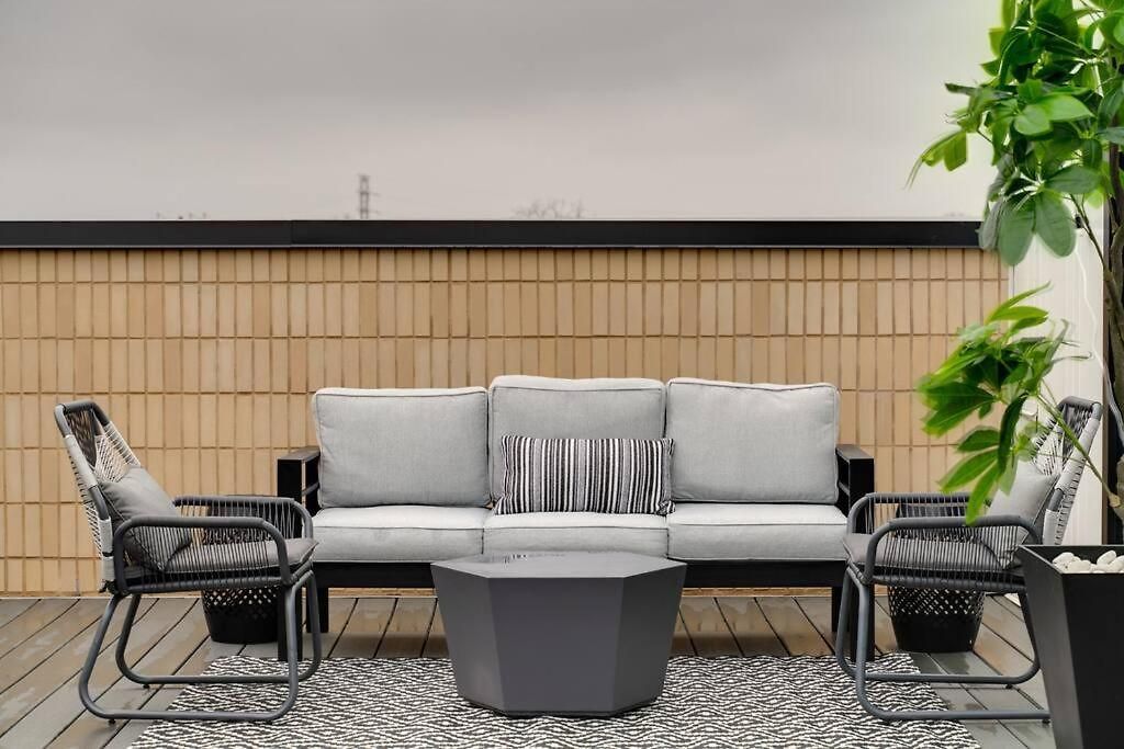 Luxury Balcony Retreat • Near Broadway