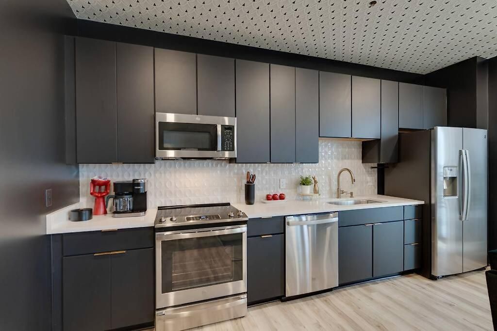 Luxury Balcony Retreat • Near Broadway Apartment Nashville