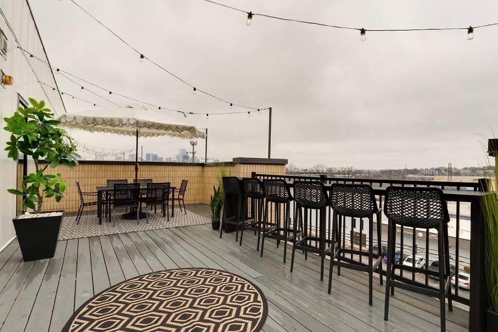 Luxury Balcony Retreat • Near Broadway Apartment Nashville