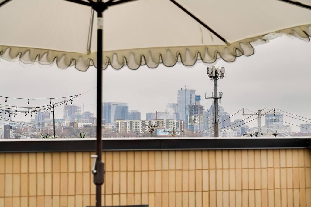 Apartment Luxury Balcony Retreat • Near Broadway Nashville