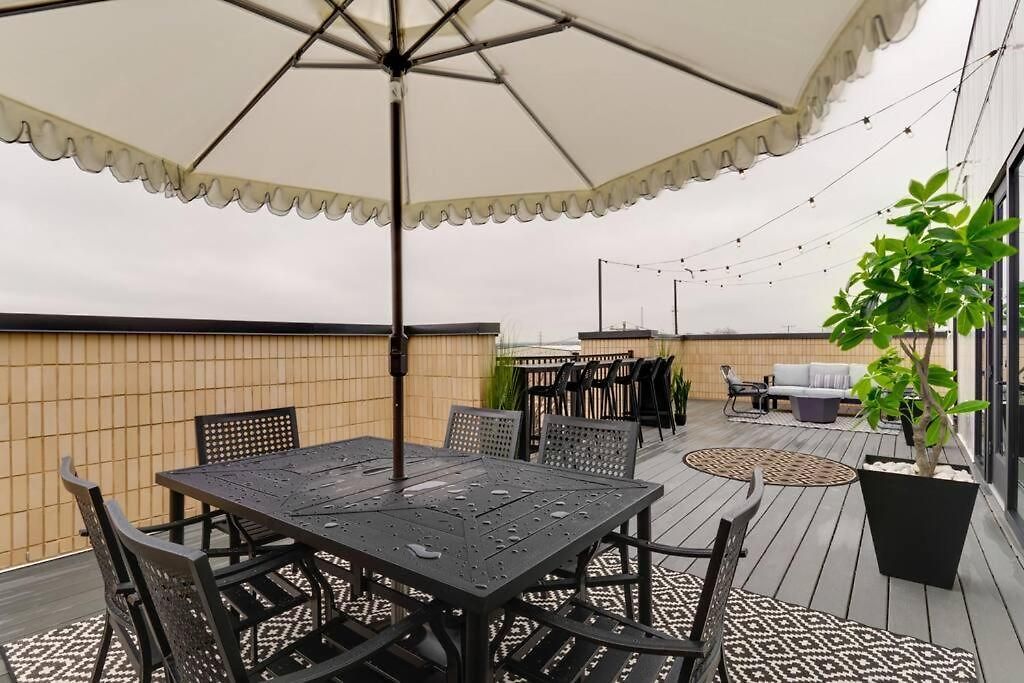 Luxury Balcony Retreat • Near Broadway *