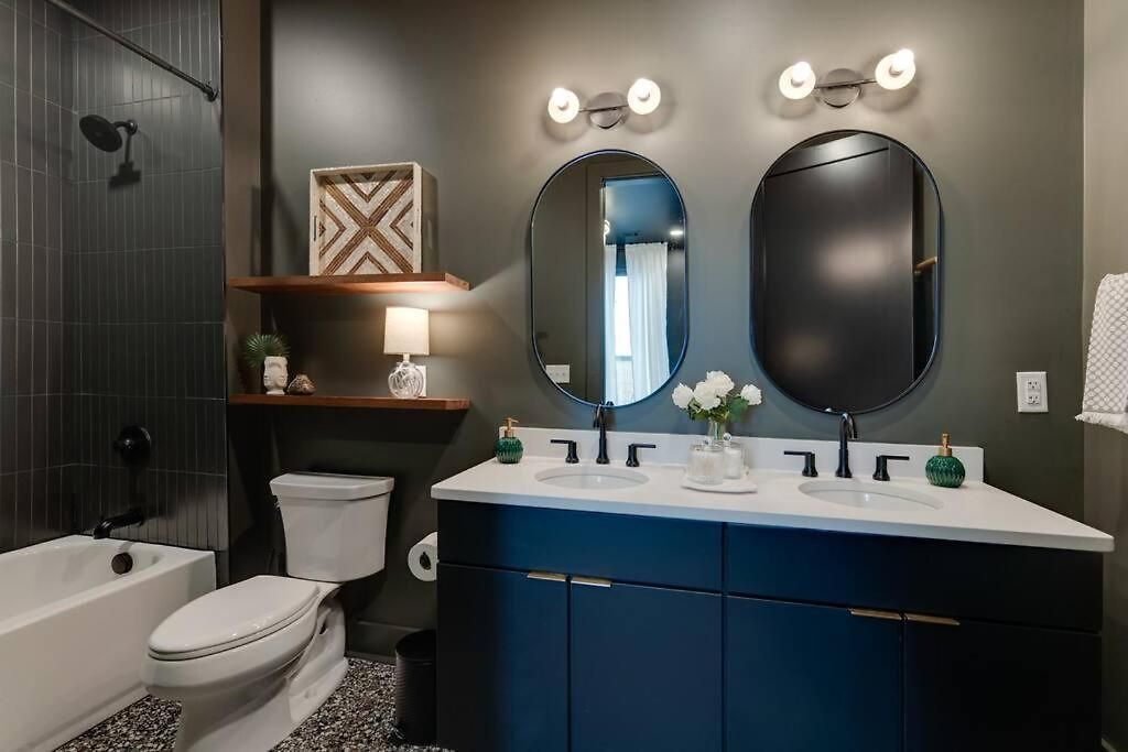 Luxury Balcony Retreat • Near Broadway * Nashville