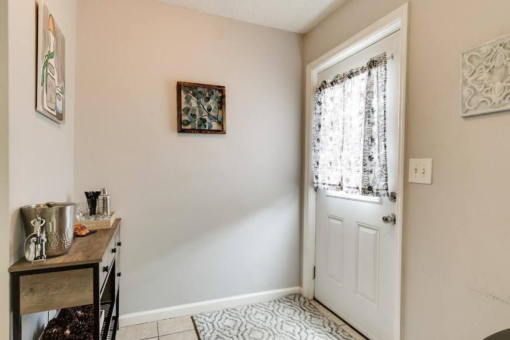 Lovely 2 Bdr With Balcony 2m To Broadway Apartment *