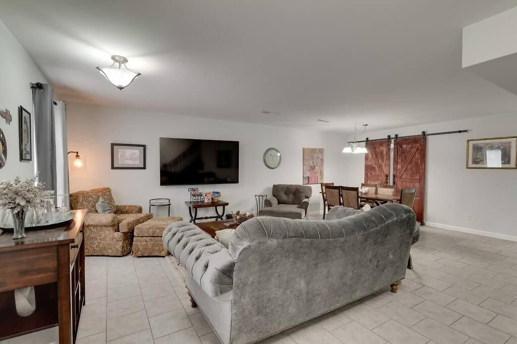 Beautiful 3 Bedroom- Free Parking 2m To Broadway Apartment Nashville