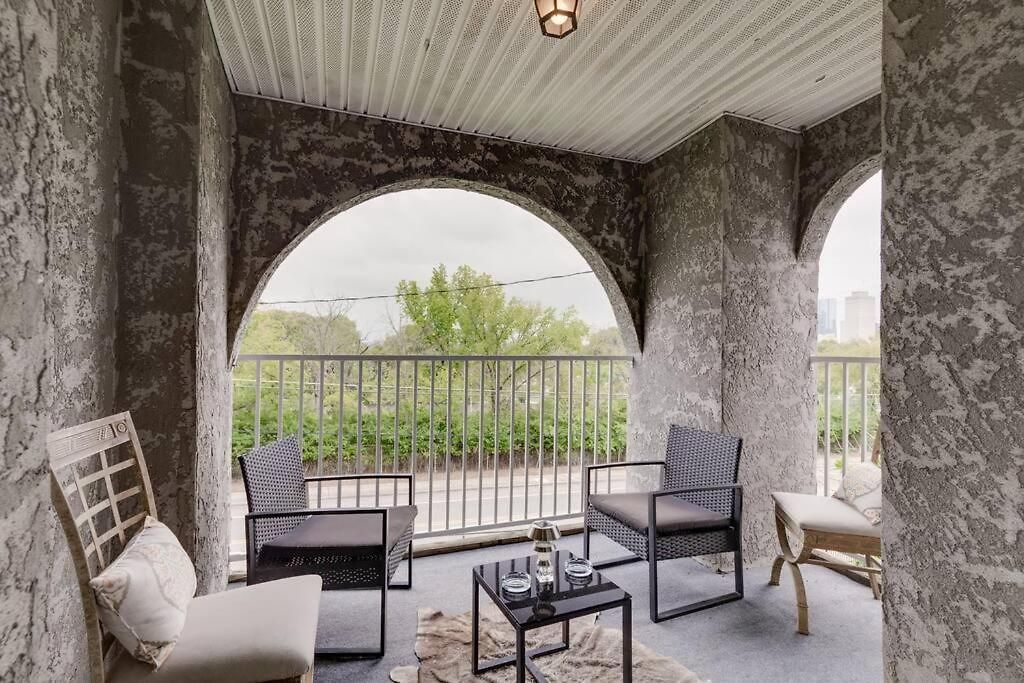 Beautiful 3 Bedroom- Free Parking 2m To Broadway
