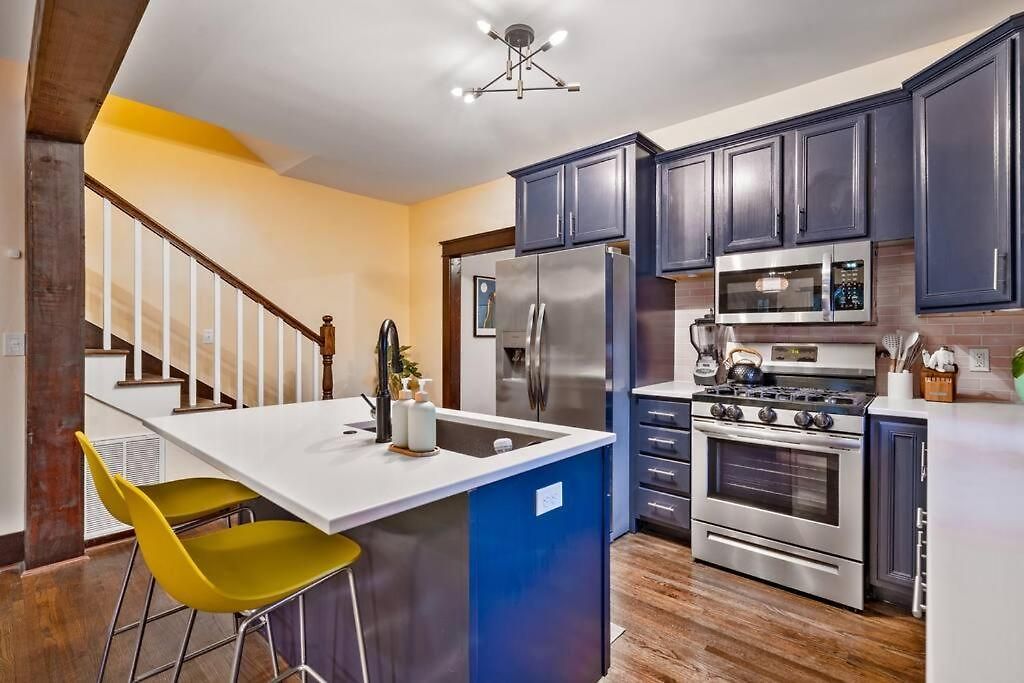 Bright In Hip East Walk To 5 Points - Only 2 Miles To Downtown *