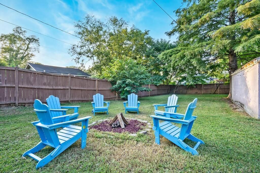 Bright In Hip East Walk To 5 Points - Only 2 Miles To Downtown *