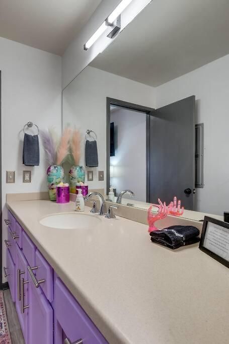 Vibrant Riverfront 2bd With A Pool Apartment Nashville