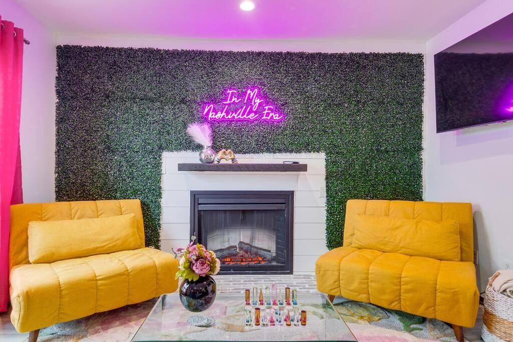 Vibrant Riverfront 2bd With A Pool Apartment