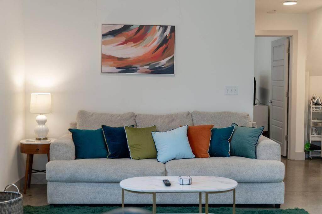 Urban Oasis Spacious King Bed Free Parking Apartment Nashville