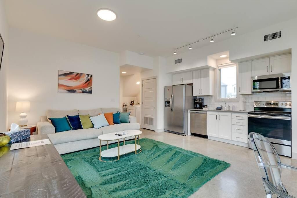 Urban Oasis Spacious King Bed Free Parking Apartment Nashville