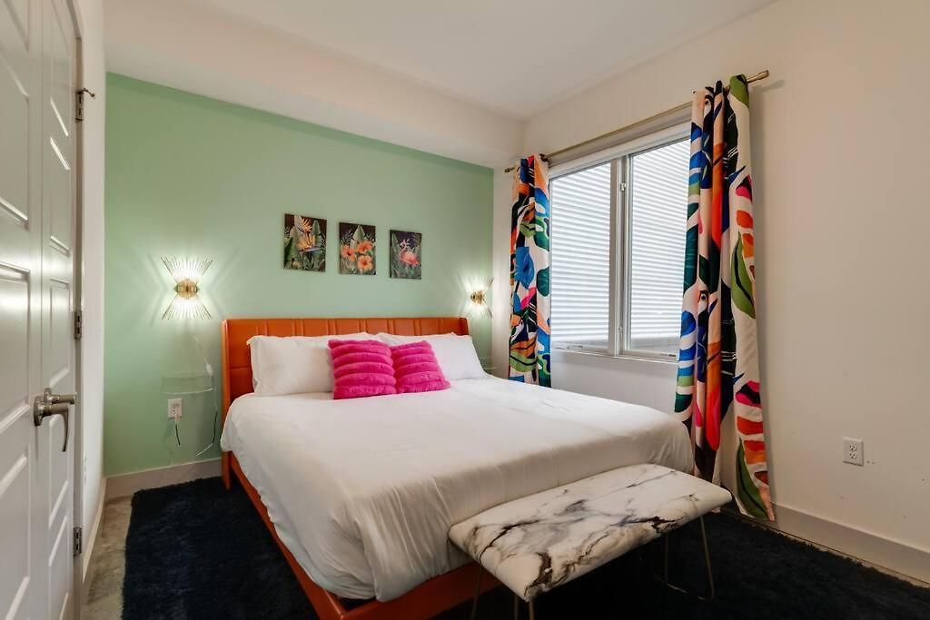 Urban Oasis Spacious King Bed Free Parking Apartment *