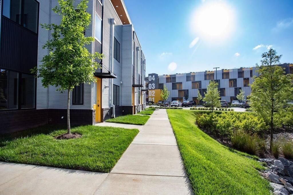 Urban Oasis Spacious King Bed Free Parking * Nashville