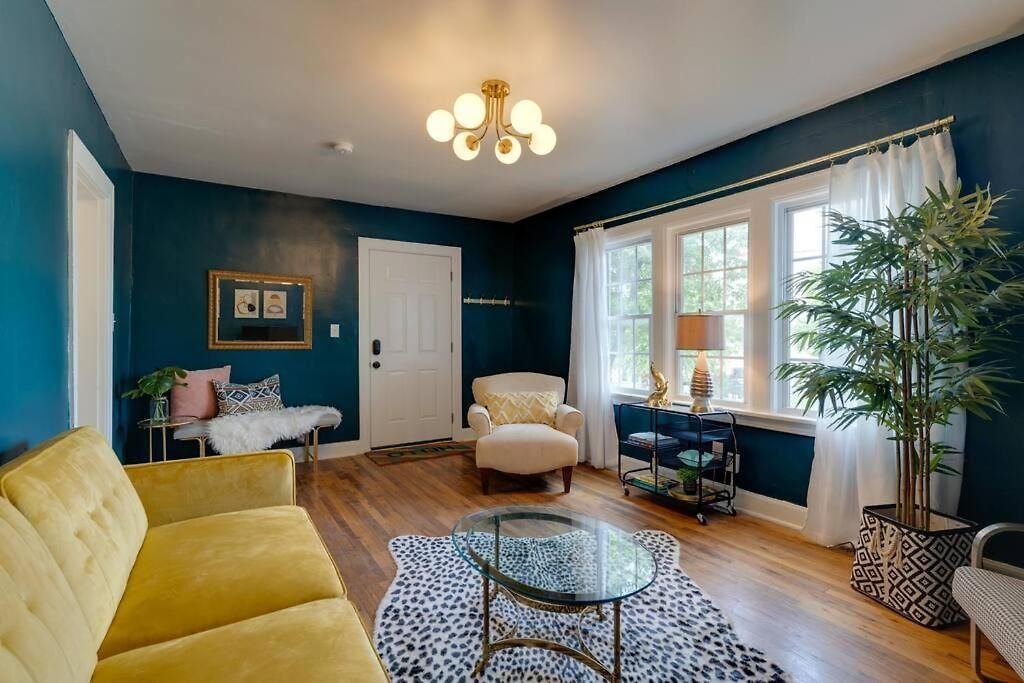 Sleep 8 In Our Cozy Colonial 2miles From Broadway