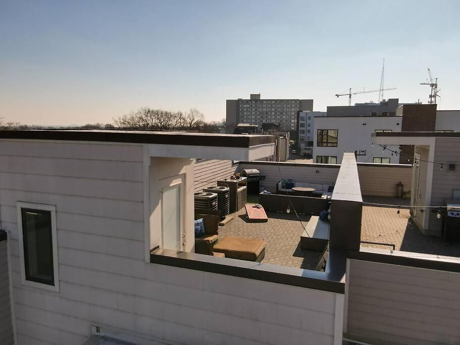 Holiday home The Pink Palace, Rooftop Deck, Bachelorette Hq *