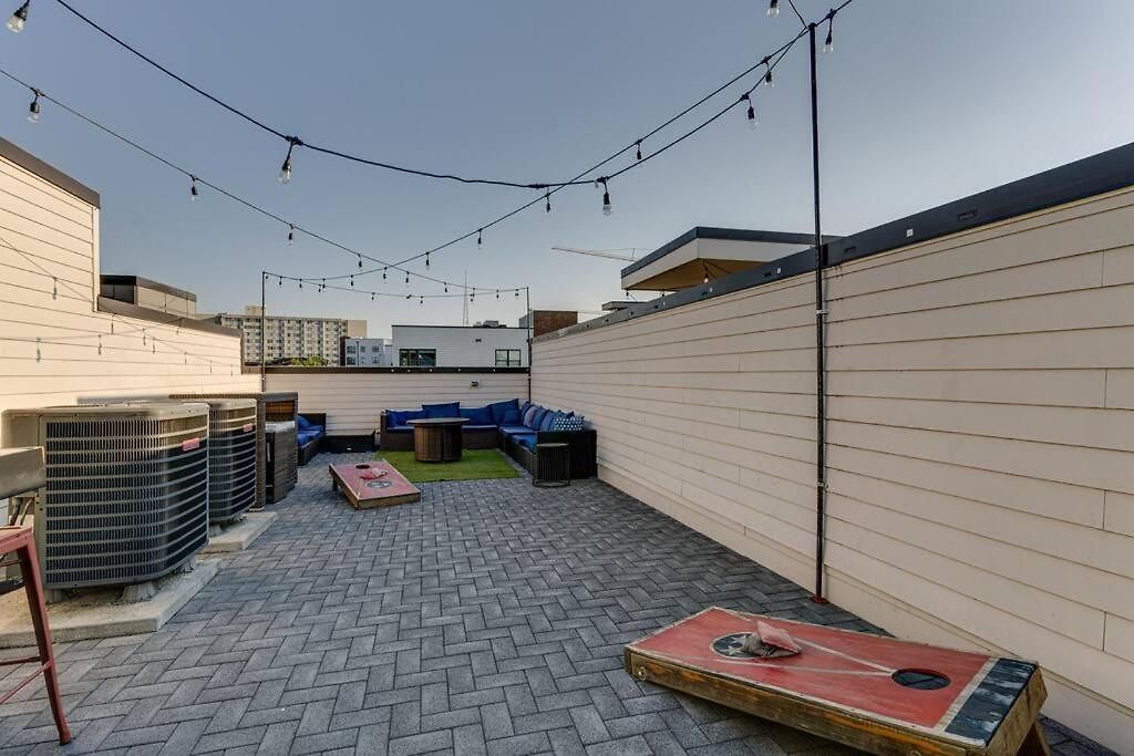 The Pink Palace, Rooftop Deck, Bachelorette Hq Holiday home *