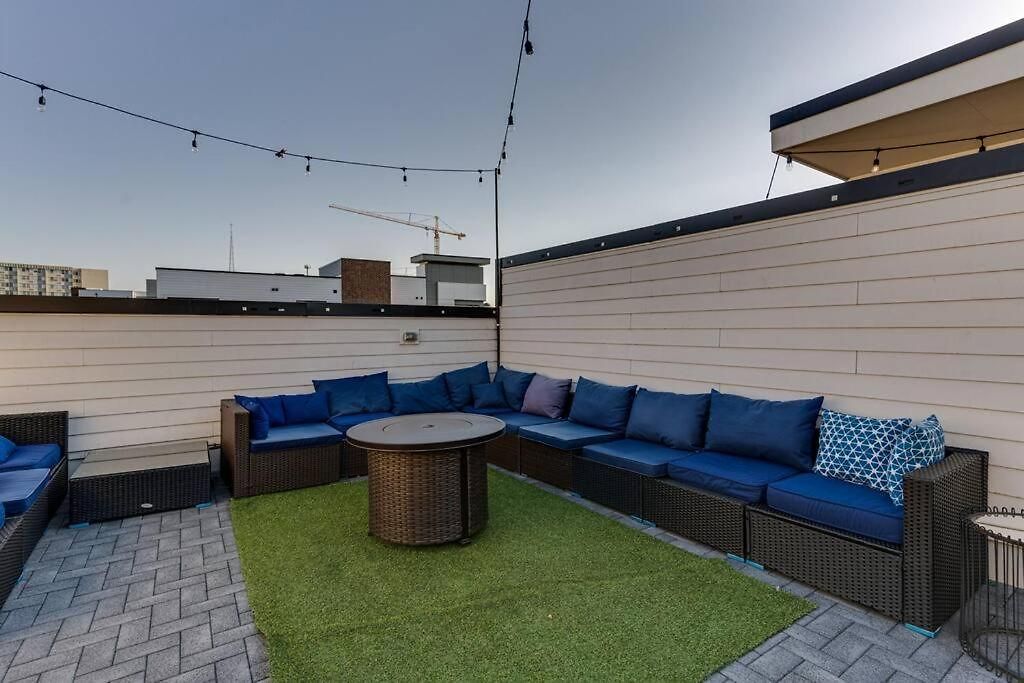 Holiday home The Pink Palace, Rooftop Deck, Bachelorette Hq