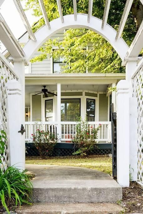 Southern Charm Downtown, Walk To Farmers Market & Holiday home