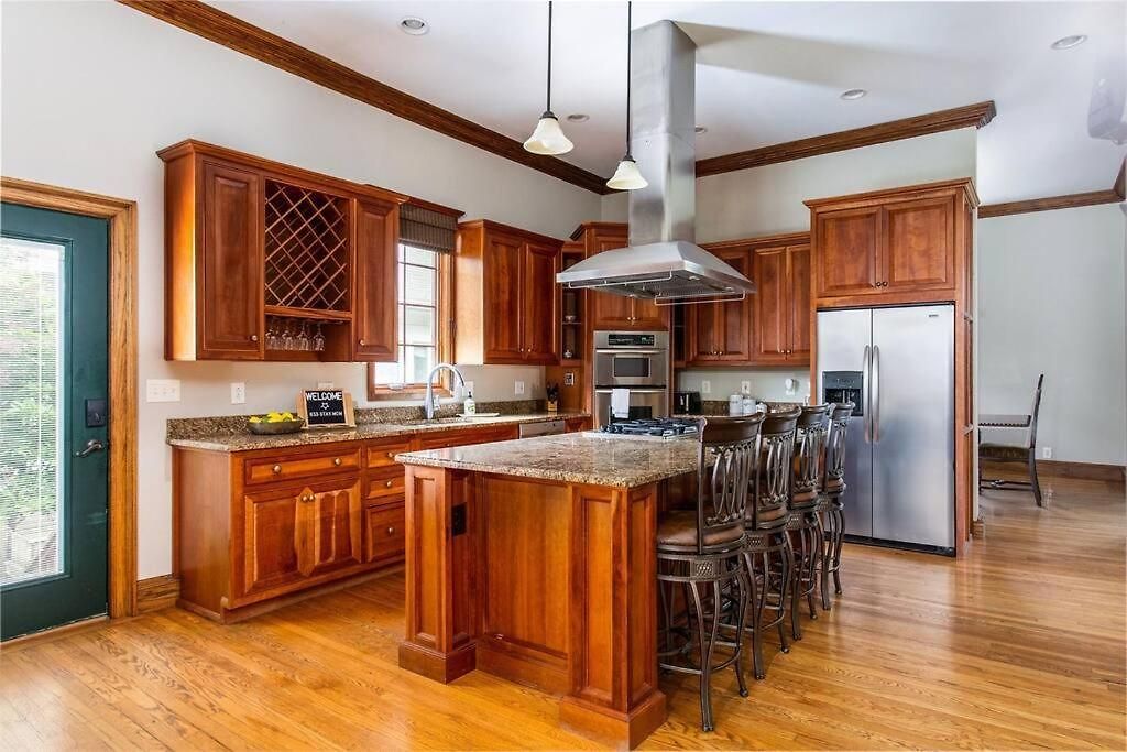 Prime Location In 12south, Walkable To Shopping & Dining *