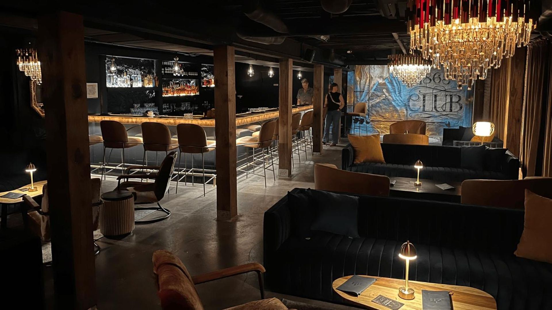 Historic Loft 2mi To Broadway On-site Speakeasy Apartment *