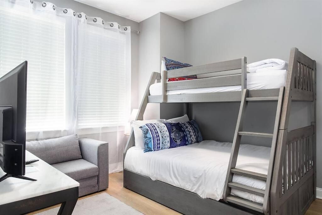 With En-suite Bath, Tv & Blackout Shades