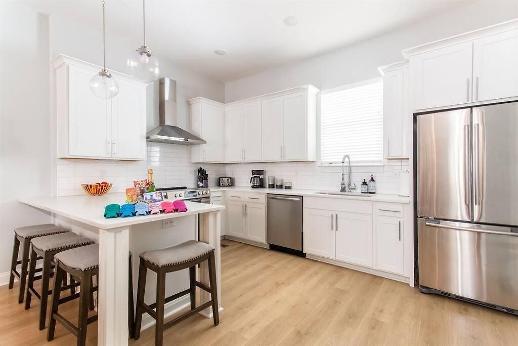 With En-suite Bath, Tv & Blackout Shades *