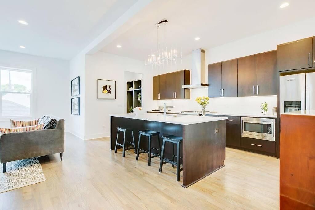 Rooftop, Walk To Restaurants, Printers Alley, Downtown Holiday home *