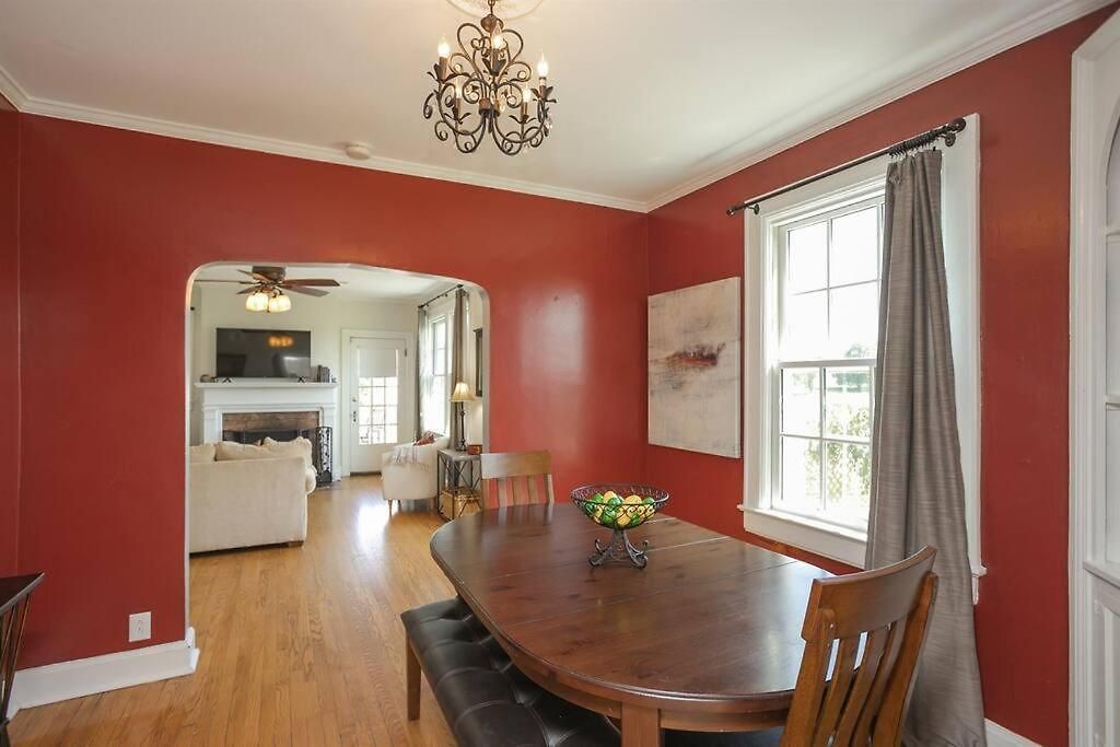 Golf Views, Porch Vibes, 3mi To Broadway! Holiday home *