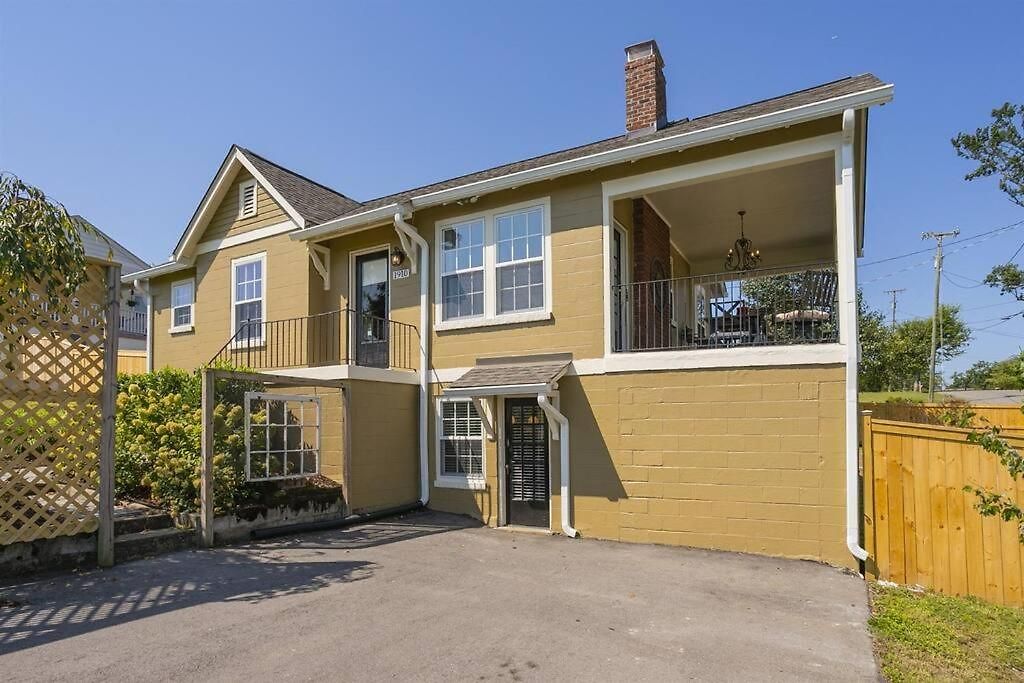 Golf Views, Porch Vibes, 3mi To Broadway! *
