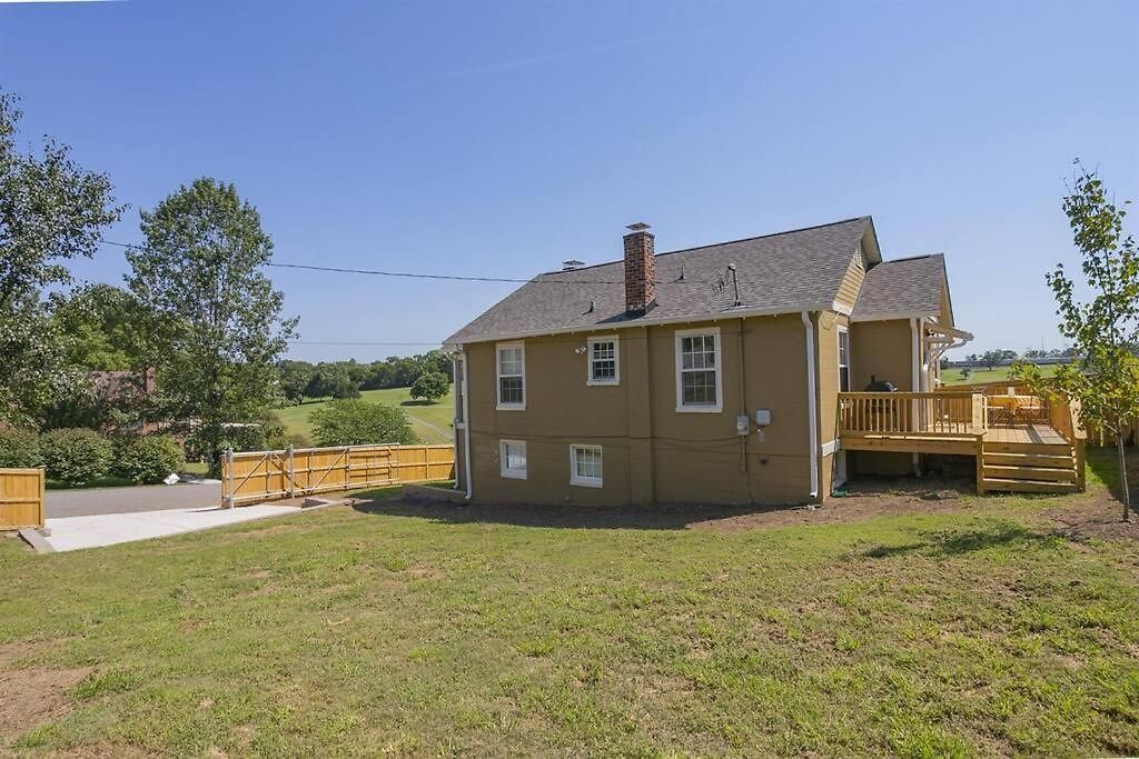 Golf Views, Porch Vibes, 3mi To Broadway! Holiday home *