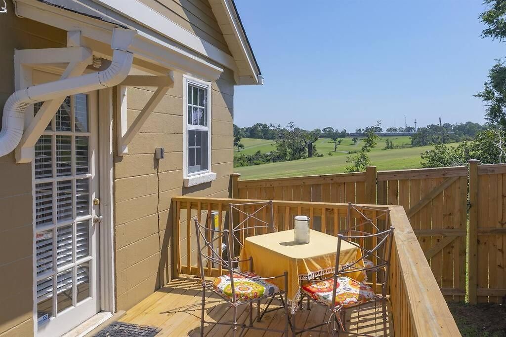 Golf Views, Porch Vibes, 3mi To Broadway! *