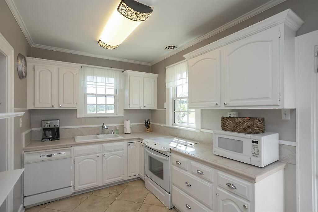 Golf Views, Porch Vibes, 3mi To Broadway! *