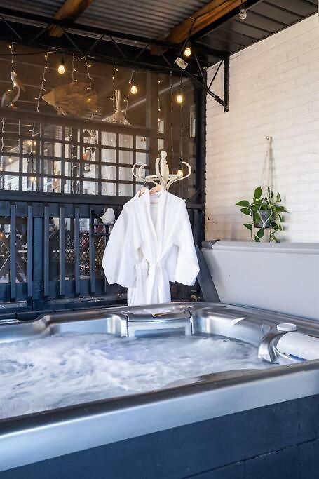 Hot Tub, Ev, Minutes To Opry, Airport & Broadway Holiday home