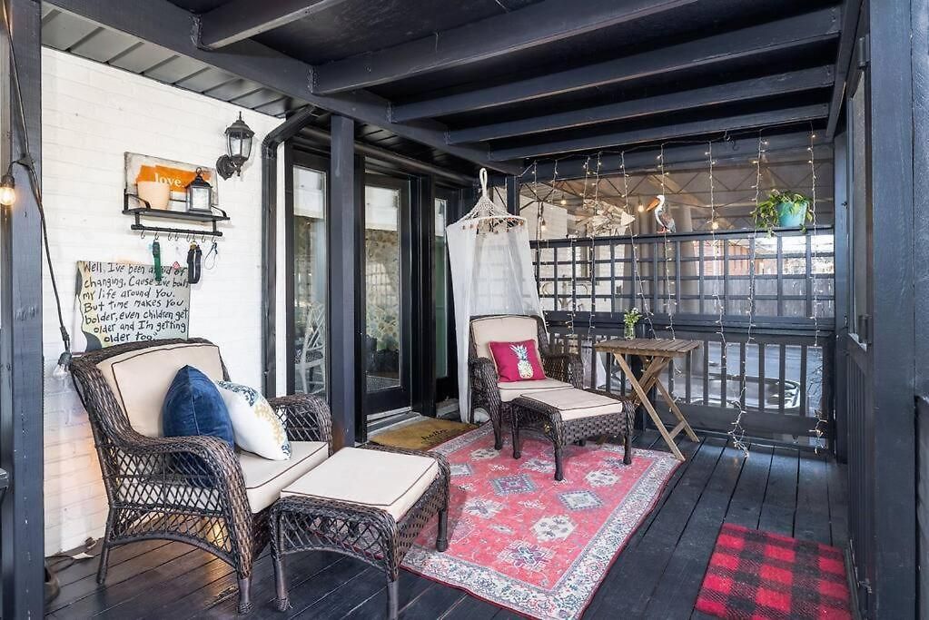 Hot Tub, Ev, Minutes To Opry, Airport & Broadway Holiday home Nashville