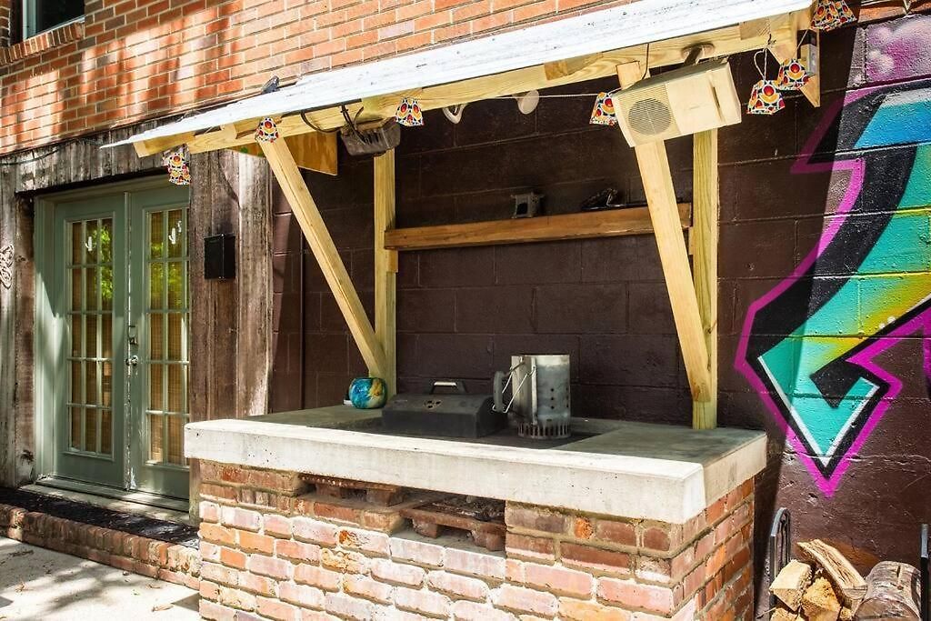 Holiday home Honky Tonk Bar, Minutes To Airport & Broadway *
