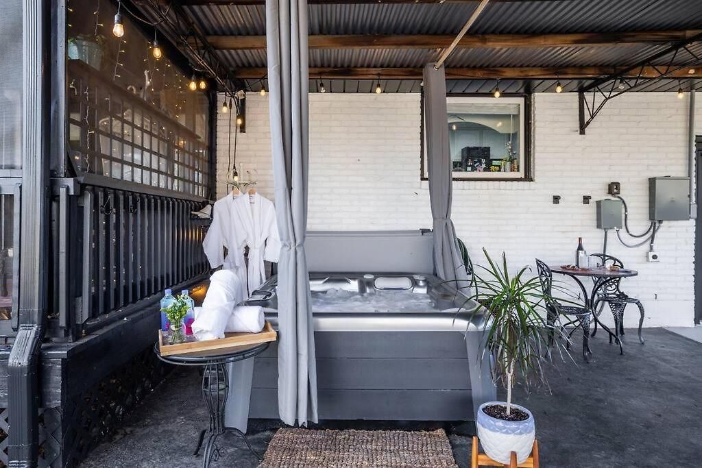 Holiday home Hot Tub, Ev, Minutes To Opry, Airport & Broadway *