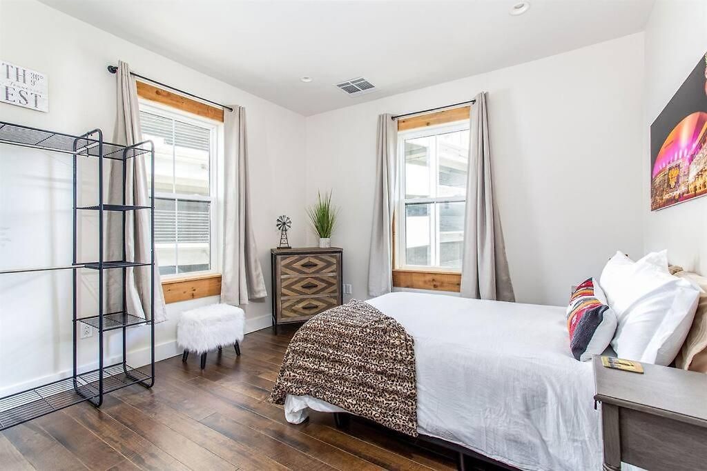 Apartment Historic Loft 2mi To Broadway On-site Speakeasy *