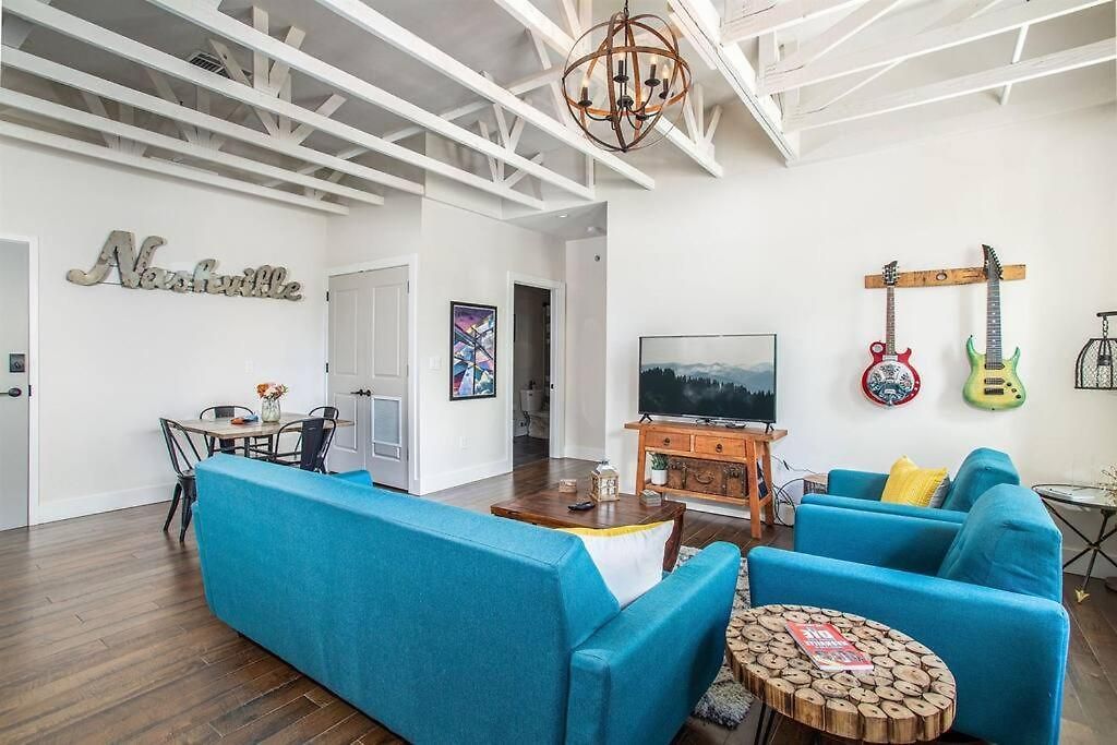 Historic Loft 2mi To Broadway On-site Speakeasy Apartment