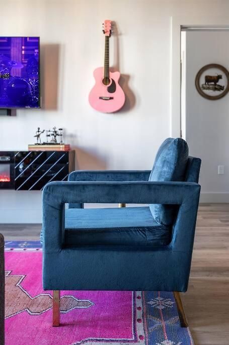 2 Side By Side Units, The Honky Tonk Party Pads, Parking Gym Pool * Nashville