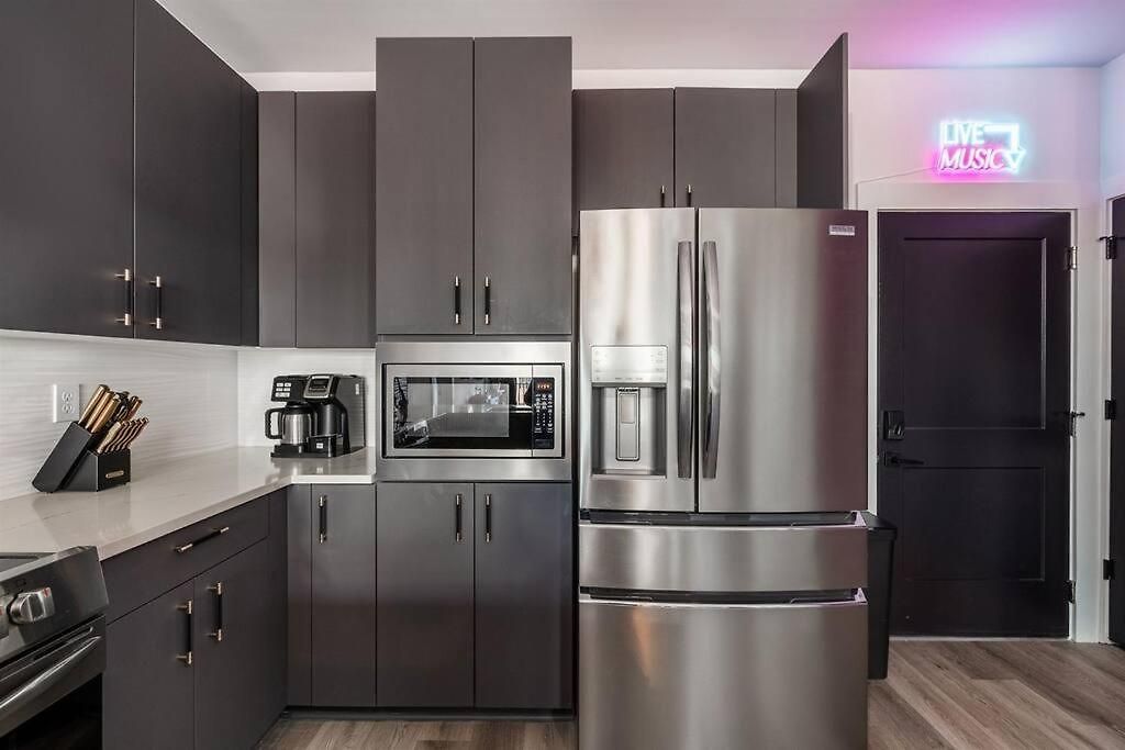 Downtown Midtown Vanderbilt, Honky Tonk Party Pad 2, Parking Gym Pool Apartment Nashville