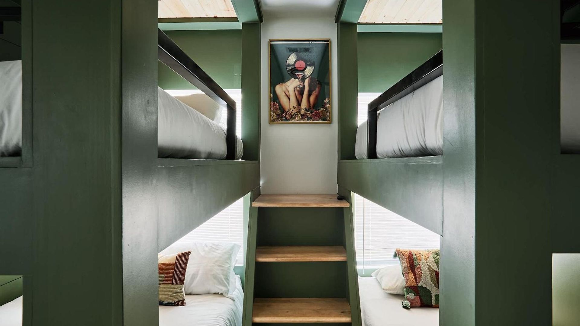 6 Bed With En Baths, Host Up To 20, Rooftops, Parking, Gourmet Kitchens, Cozy Living Spaces, Skyline Views & Fire Table, Near Downtown, Distilleries & Marathon Village, High-speed Wi-fi, 24hr Hospitality