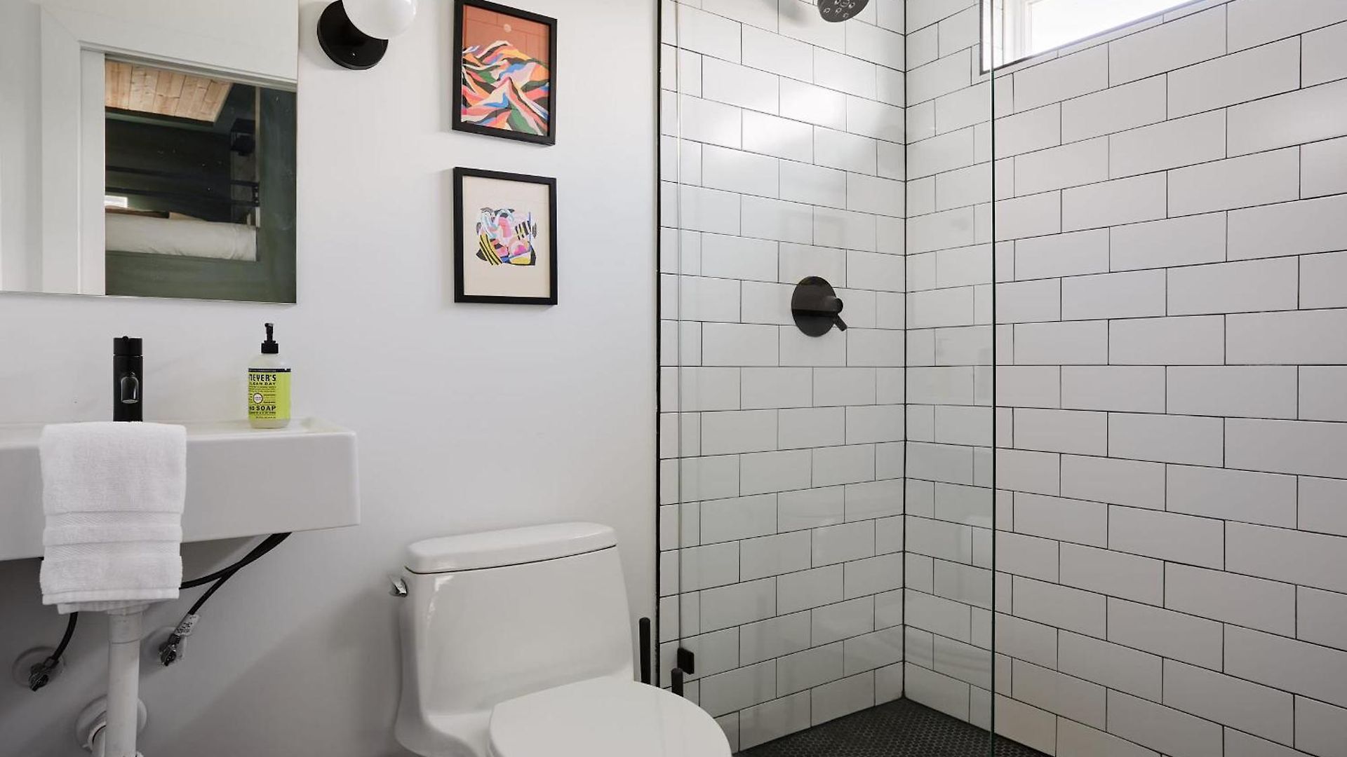 Stylish 3 Bed Retreat, Rooftop, Parking, Sleeps 10, Ensuite Baths, Bunk Room, Gourmet Kitchen, Cozy Living Space, Rooftop Views & Fire Table, Near Downtown, Distilleries & Marathon Village, 24 Hr Hospitality *