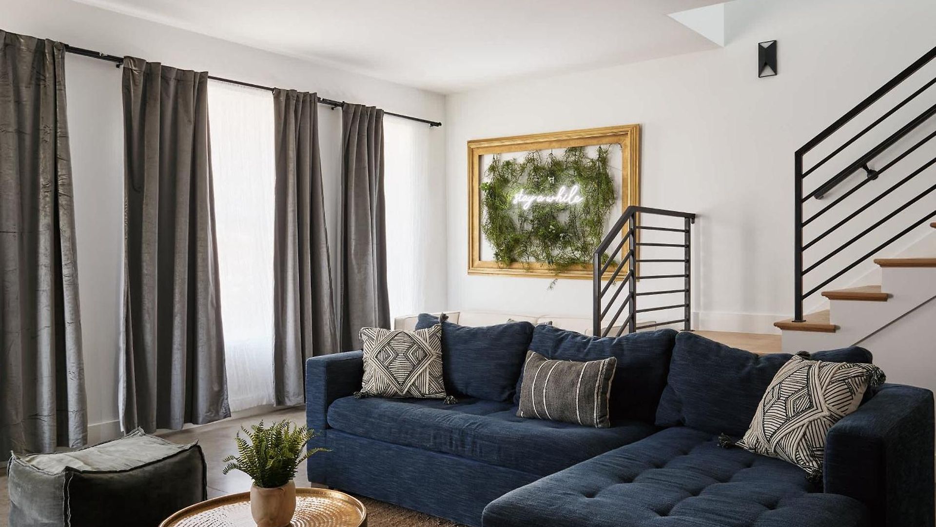 Stylish 3 Bed Retreat, Rooftop, Parking, Sleeps 10, Ensuite Baths, Bunk Room, Gourmet Kitchen, Cozy Living Space, Rooftop Views & Fire Table, Near Downtown, Distilleries & Marathon Village, 24 Hr Hospitality