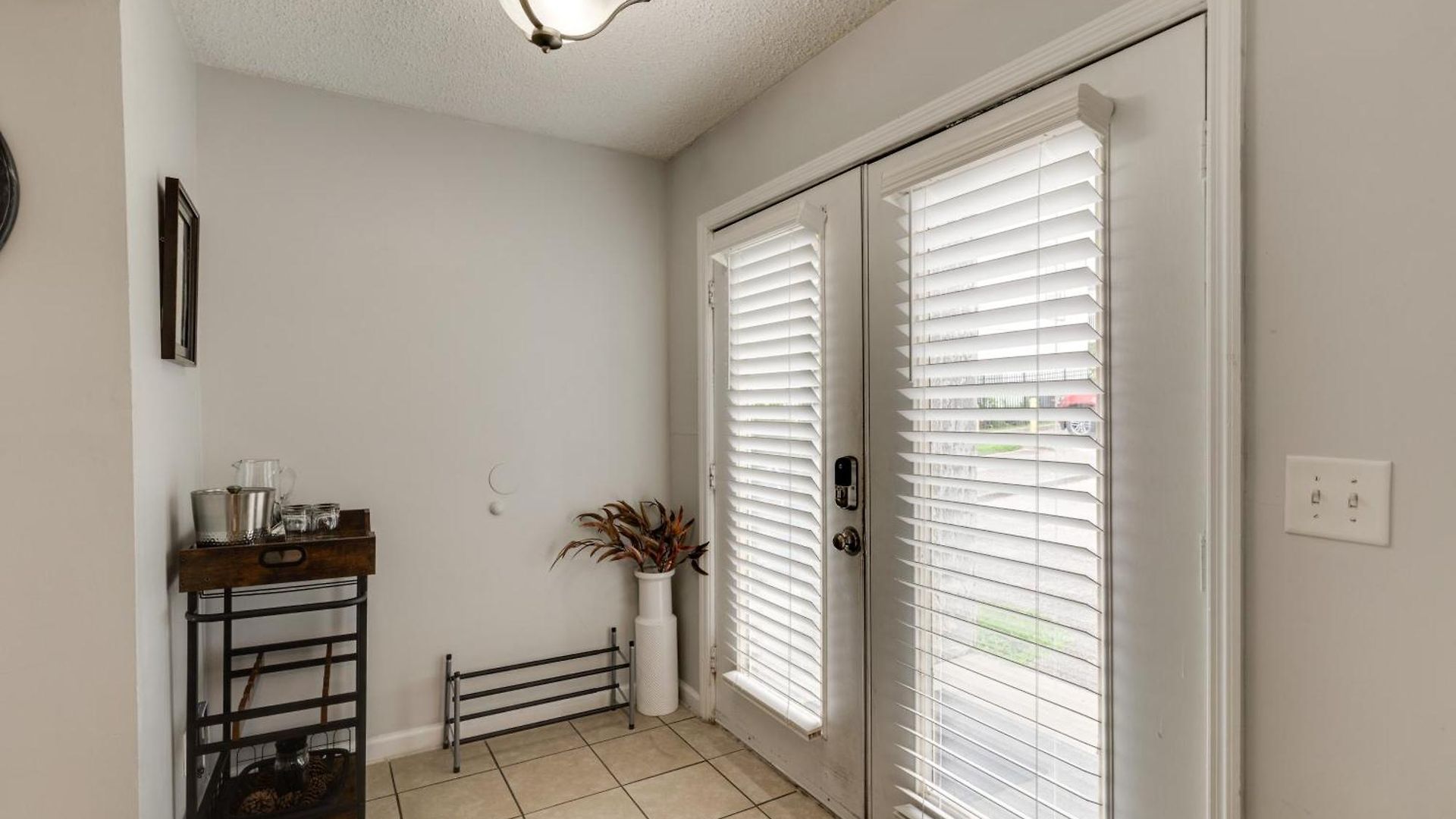 2 Bdr With Free Parking! 2m To Broadway! Apartment